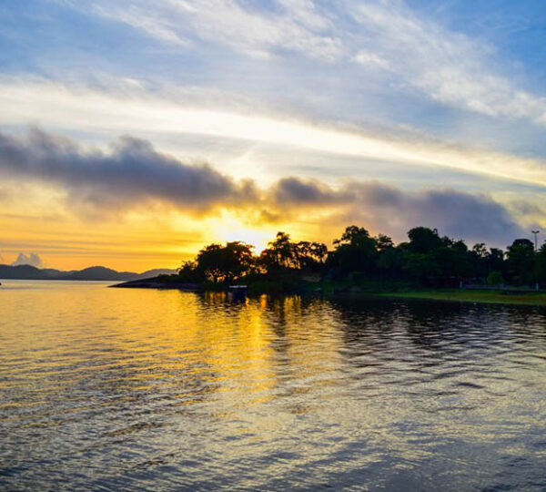 Passeios de barco em Antonina (41) 98526-4762